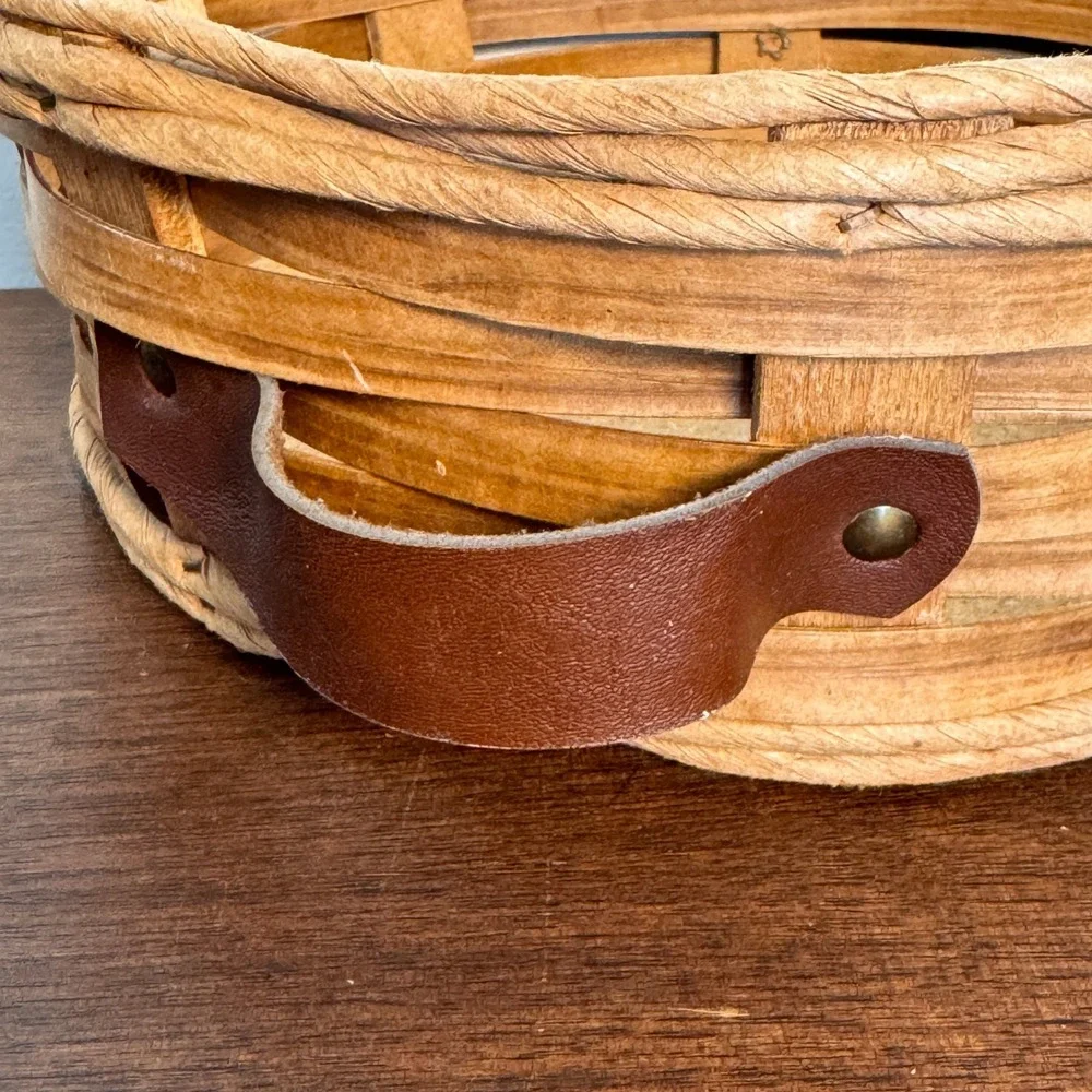 Vintage Pyrex Woven Wood Round Basket Carrier Corning NY USA 024,624,684